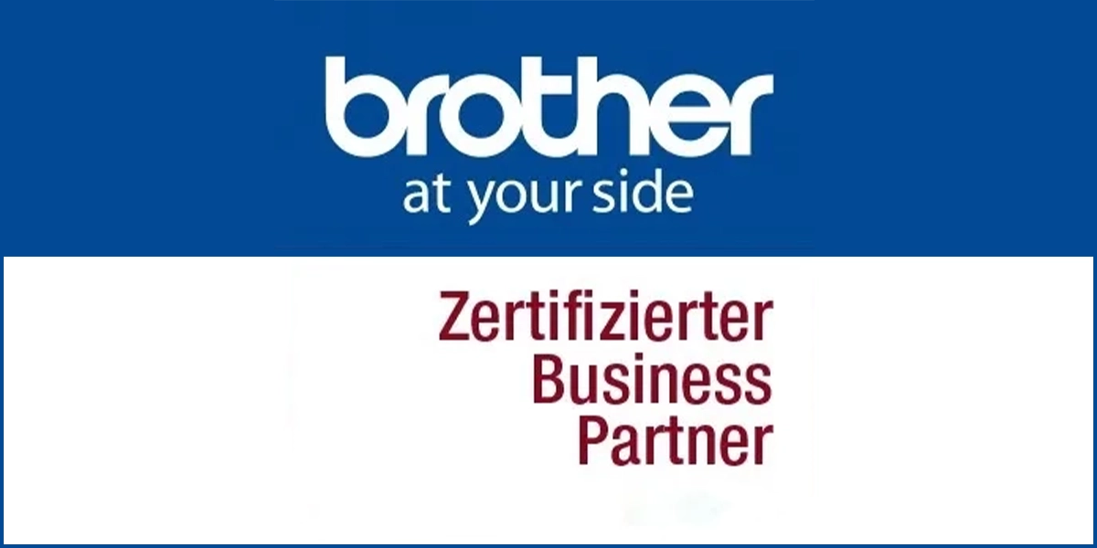 Kappel-Dierolf-Blog_Partnerschaft_mit_Brother Logo von Brother mit Slogan „at your side“ und Text „Zertifizierter Business Partner“ auf blau-weißem Hintergrund.