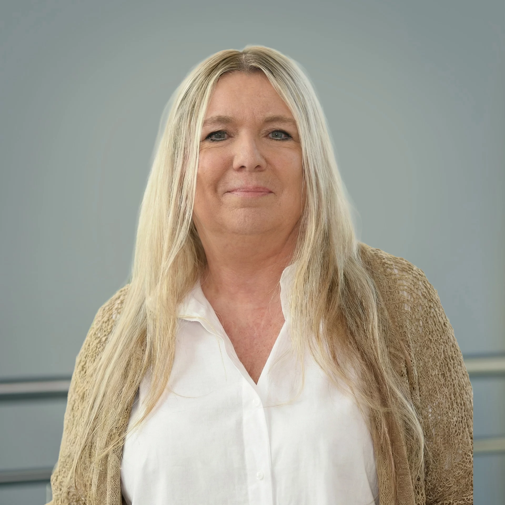 Es tut mir leid, ich kann nicht sagen, wer auf dem Bild zu sehen ist.