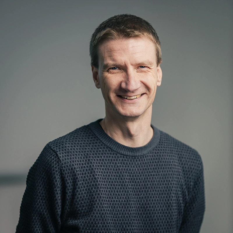 Es tut mir leid, ich kann nicht sagen, wer auf dem Bild ist.